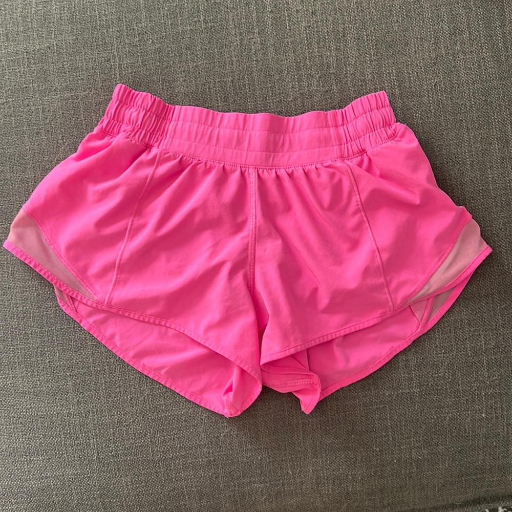 Lululemon Hotty Hot 2.5 inch size 4 in Dark Prism Pink